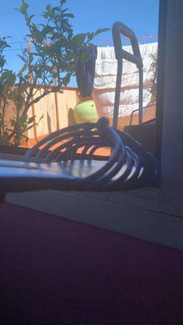  Fotografia de xancleta amb finestra Marta García Gómez